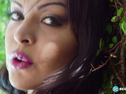 Шоколадная толстушка с большой натуральной грудью