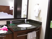 Amanda Love показывает свои большие и молодые сиськи