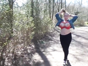 Немка с полным телом гуляет по улице и трахается с парнем