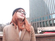 Мужик пикапер снял телку на улице и привел ее домой для ебли в очко