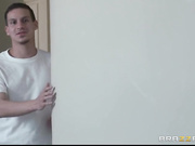 Попался, когда фотографировал попку мамы друга на мобильный телефон