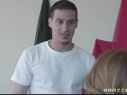 Попался, когда фотографировал попку мамы друга на мобильный телефон