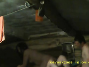 Двое мужиков трахают Анечку в деревне в сарае