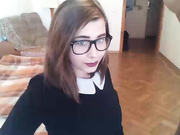 Красивая молодая девушка делает минет в привате