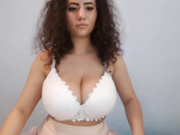 Брюнетка с ником ALICELEVINE и большими сиськами мастурбирует в привате шатурбат