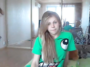 Две русские студентки показывают свои молодые киски в привате