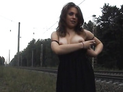 Катя ходит голой по городу, около железной дороги, на строительной площадке