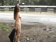 Катя ходит голой по городу, около железной дороги, на строительной площадке