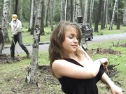 Катя ходит голой по городу, около железной дороги, на строительной площадке